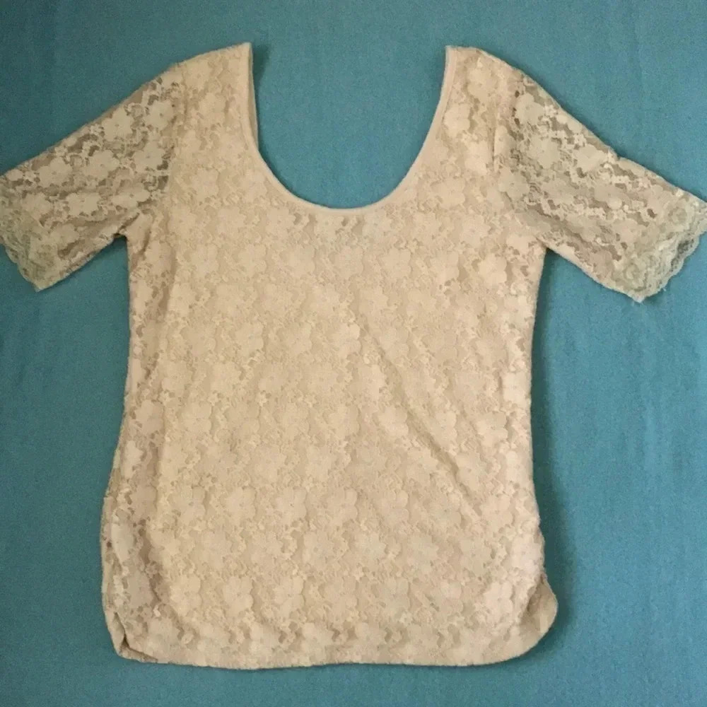 BONGO lace floral top lined gathered on sides short sleeve cream size XL